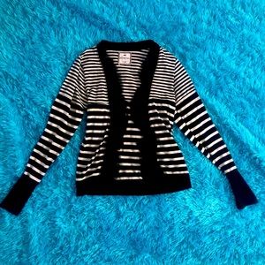 Black and white striped cardigan🖤